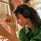 Sennheiser-Accentum-Plus-Wireless-lifestyle