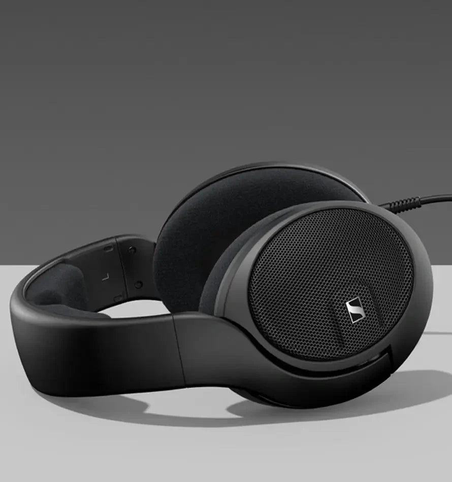 Sennheiser-HD-560s-lifestyle