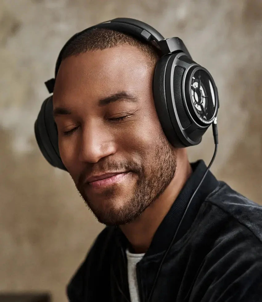 Sennheiser-HD-820-lifestyle