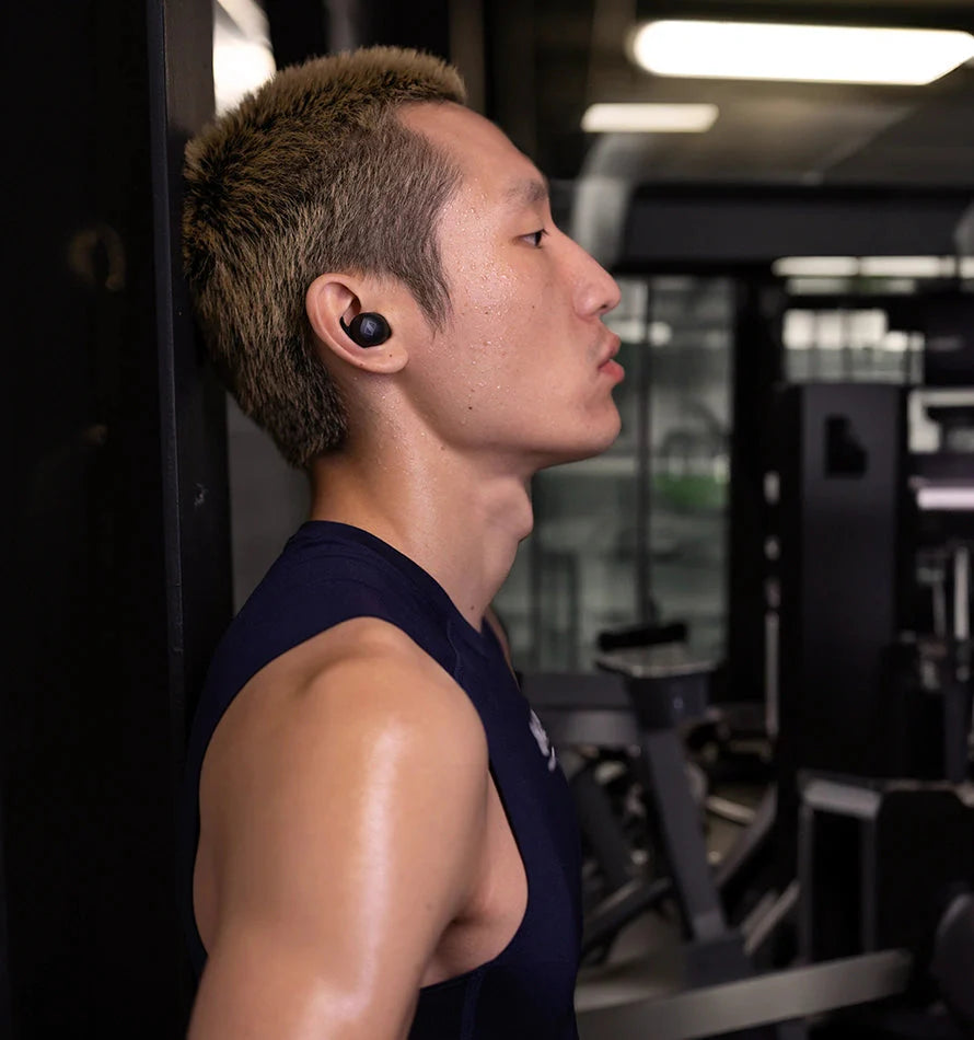 Sennheiser-Momentum-Sport--lifestyle