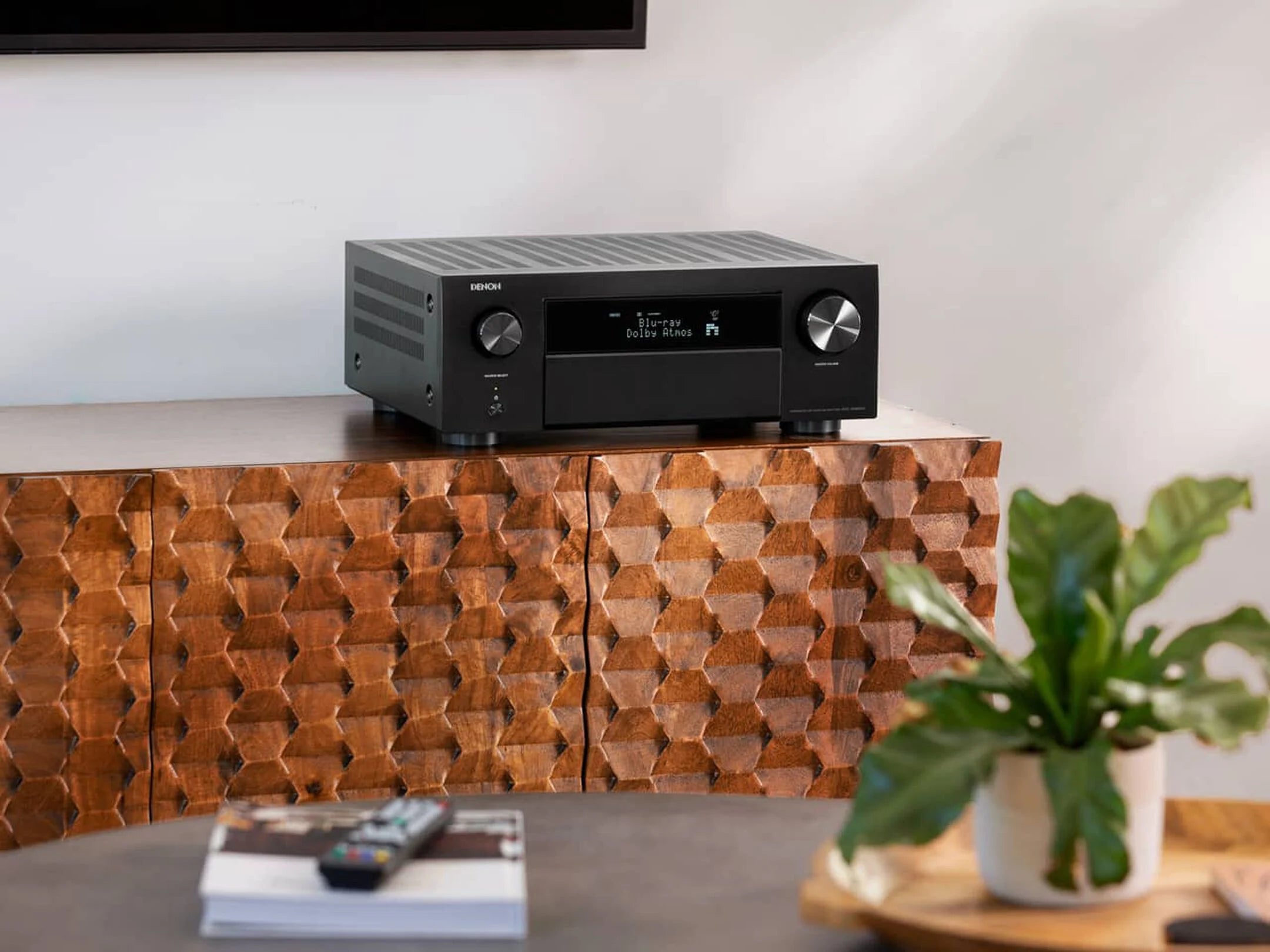 denon-AVC-X4800H_black_lifestyle