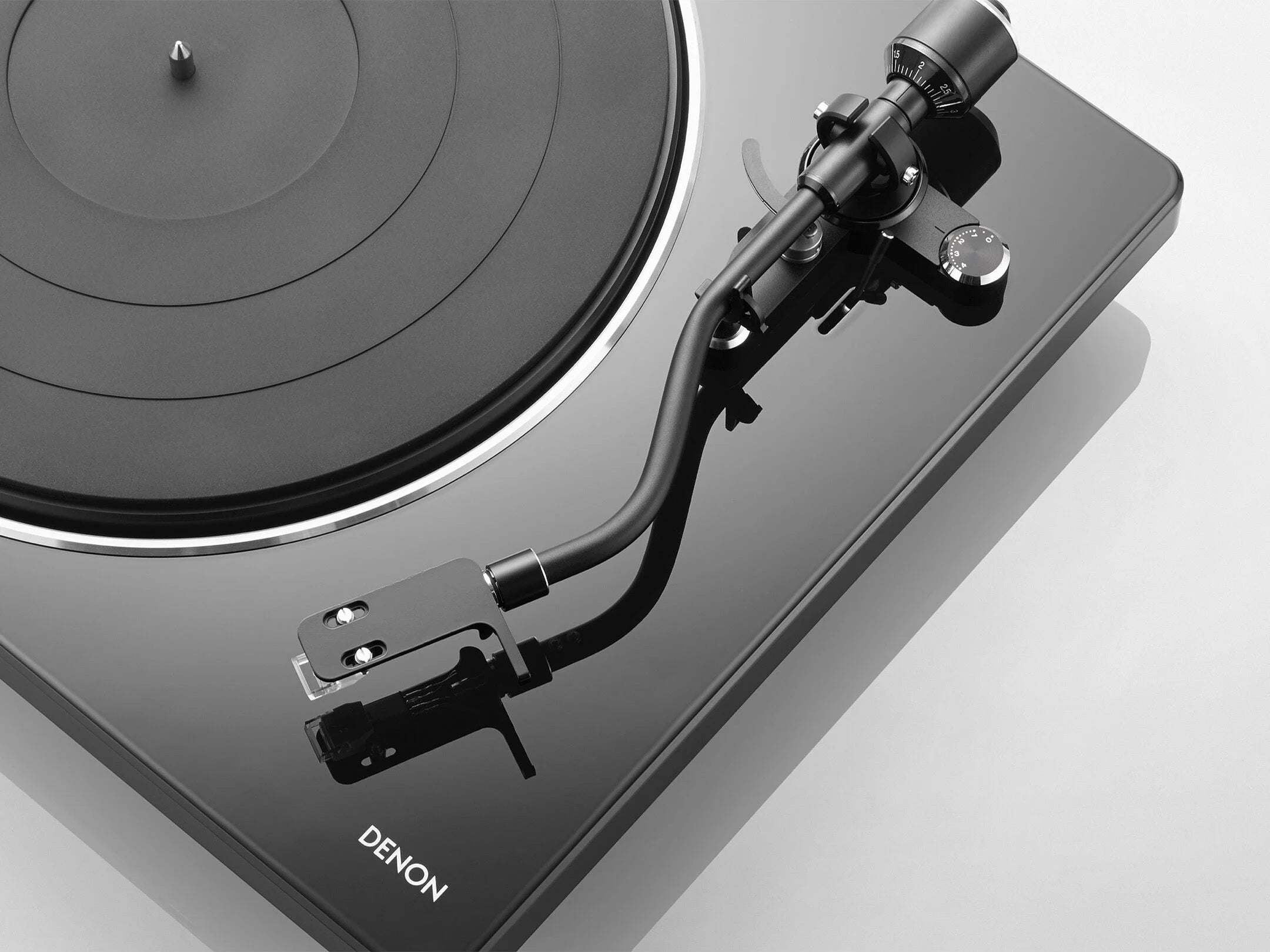 denon-DP-400-Black_closeup