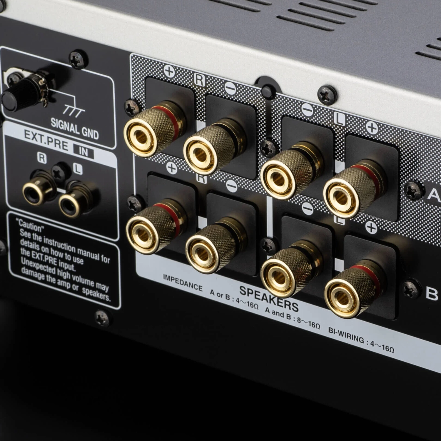 denon-pm-1700ne-detalle-rear-bornes