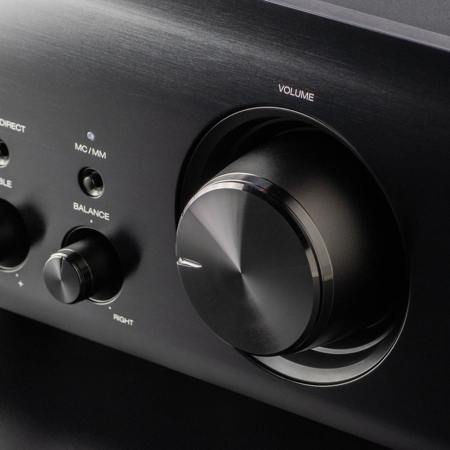 denon-pm-1700ne-negro-detalle-volumen
