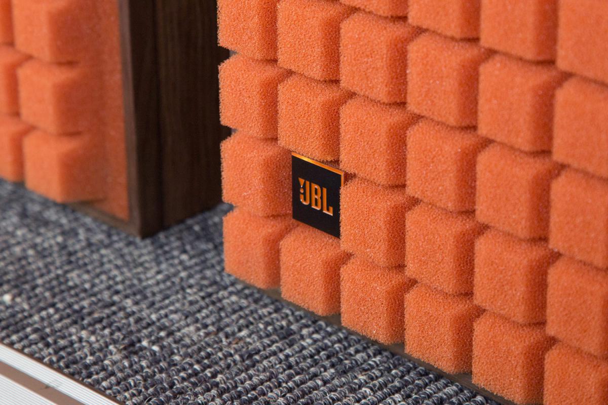 JBL L100 Classic MkII -detalle-de-rejilla