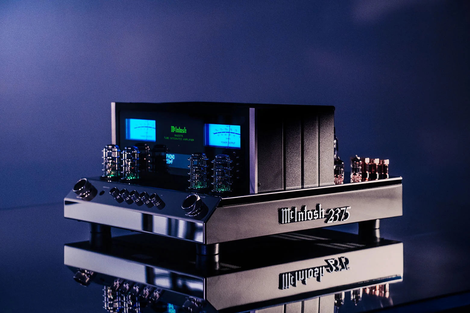 mcintosh-MA2375-lifestyle-aside