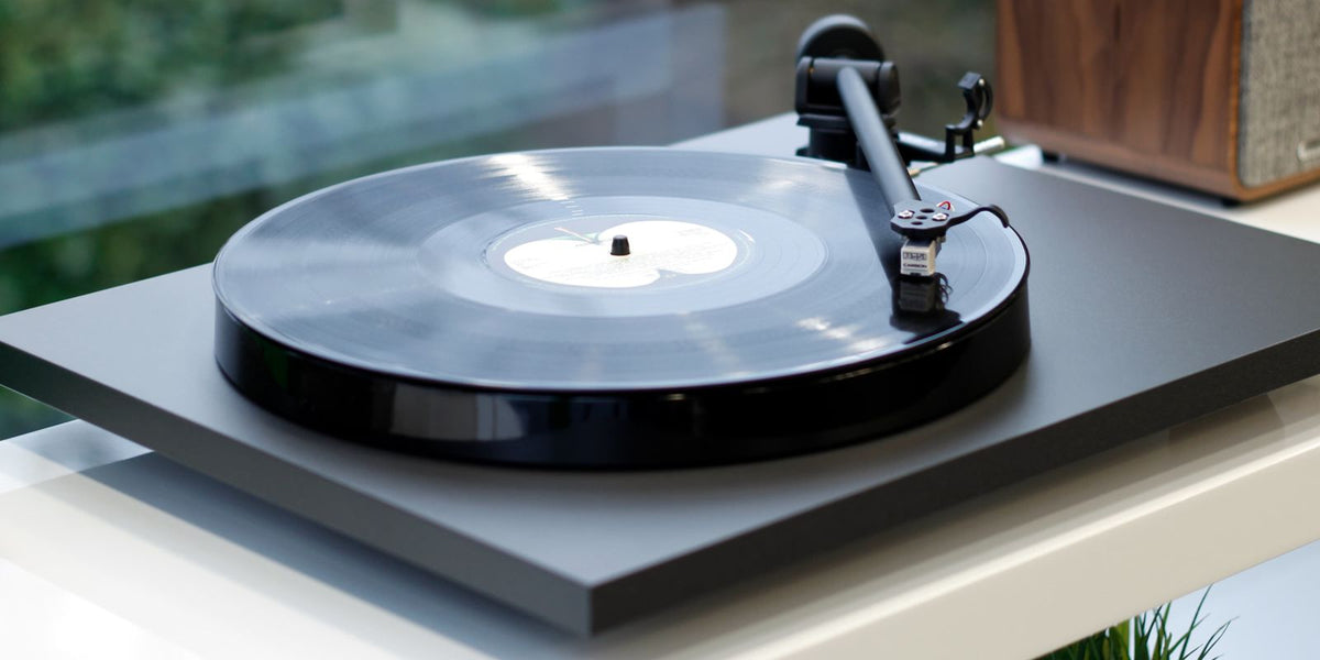 rega-planar-1-black-lifestyle
