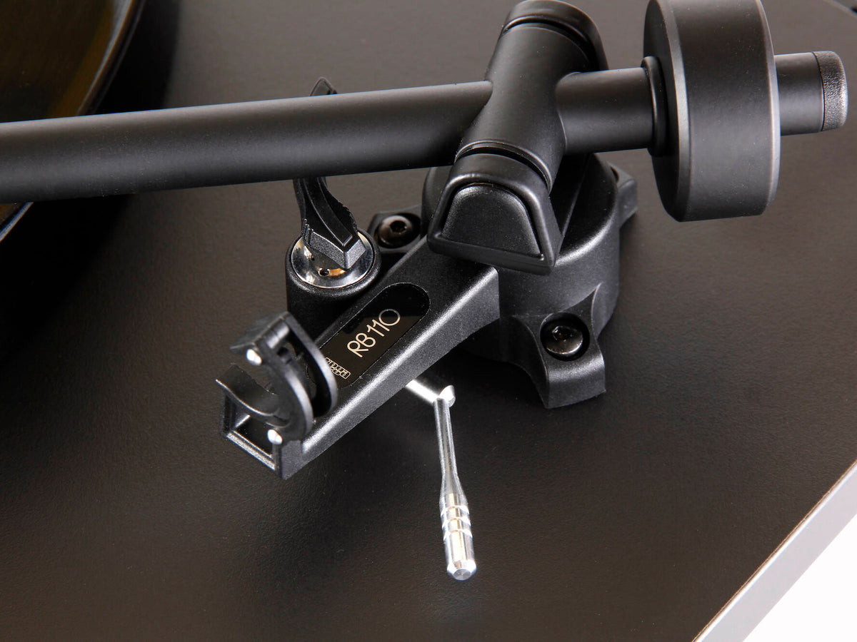 rega-planar-1-plus-detalle-brazo-giradiscos