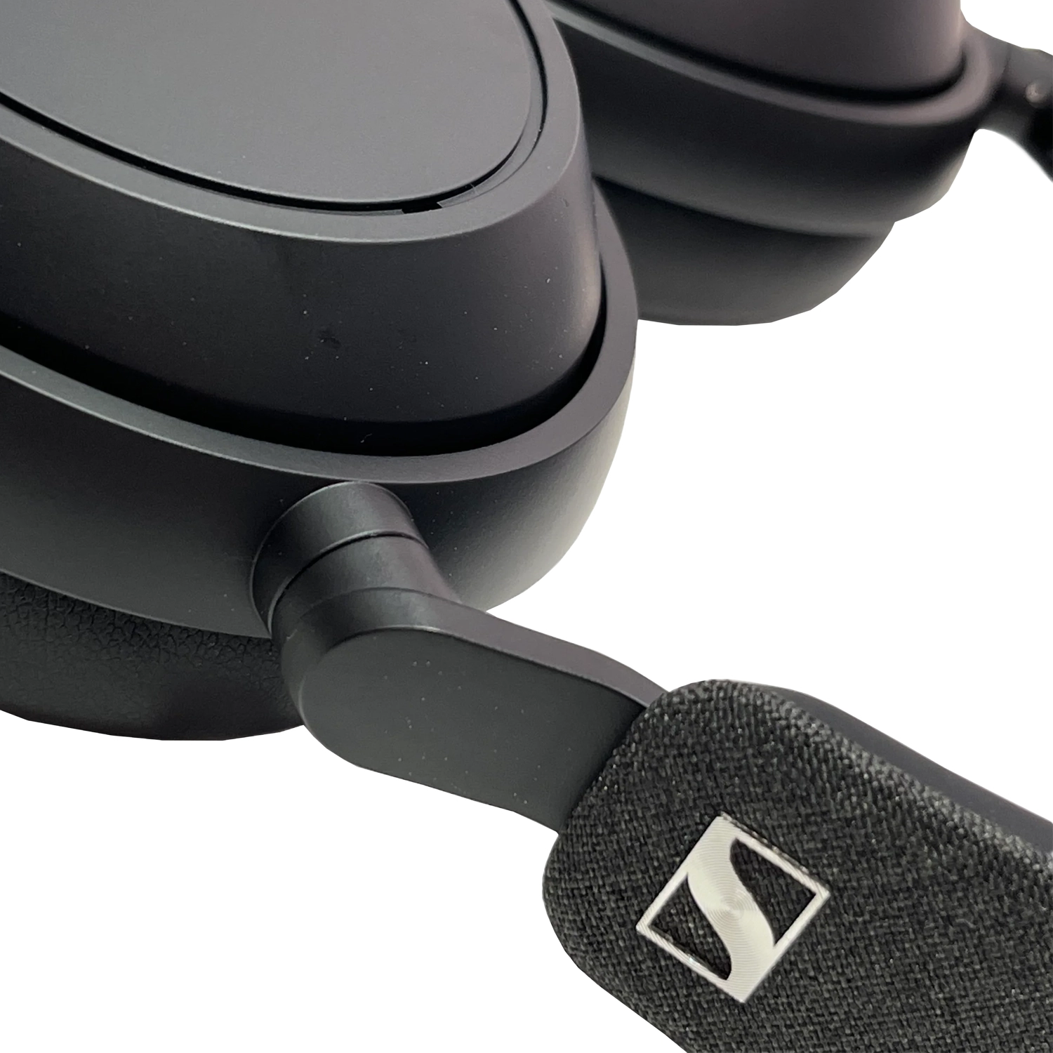 sennheiser-momentum-4-wireless-detalle-audifonos