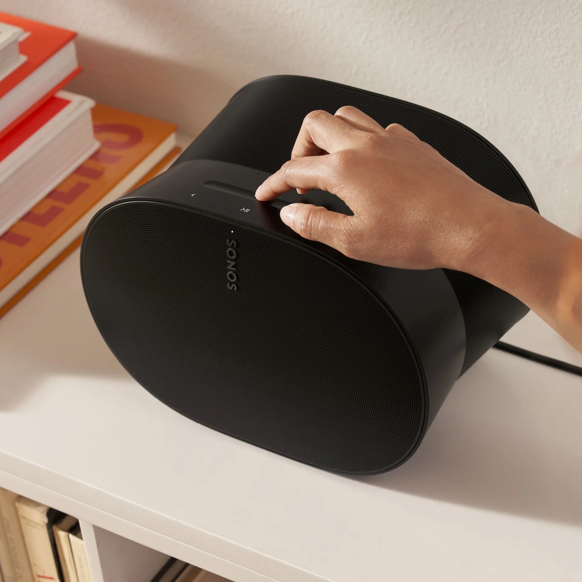 sonos-era-300-lifestyle-altavoz-inalambrico-controles