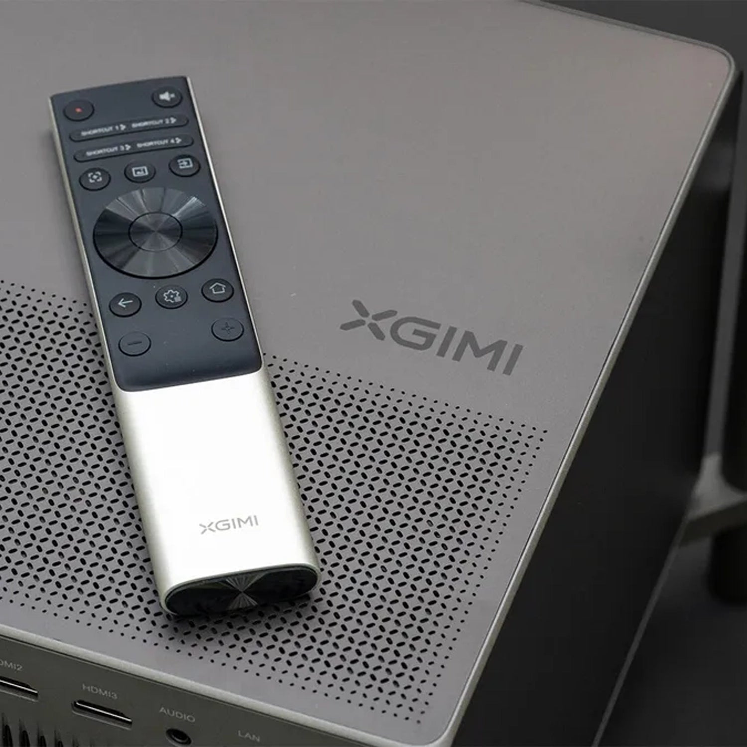 xgimi-titan-noir-pro-mando-a-distancia